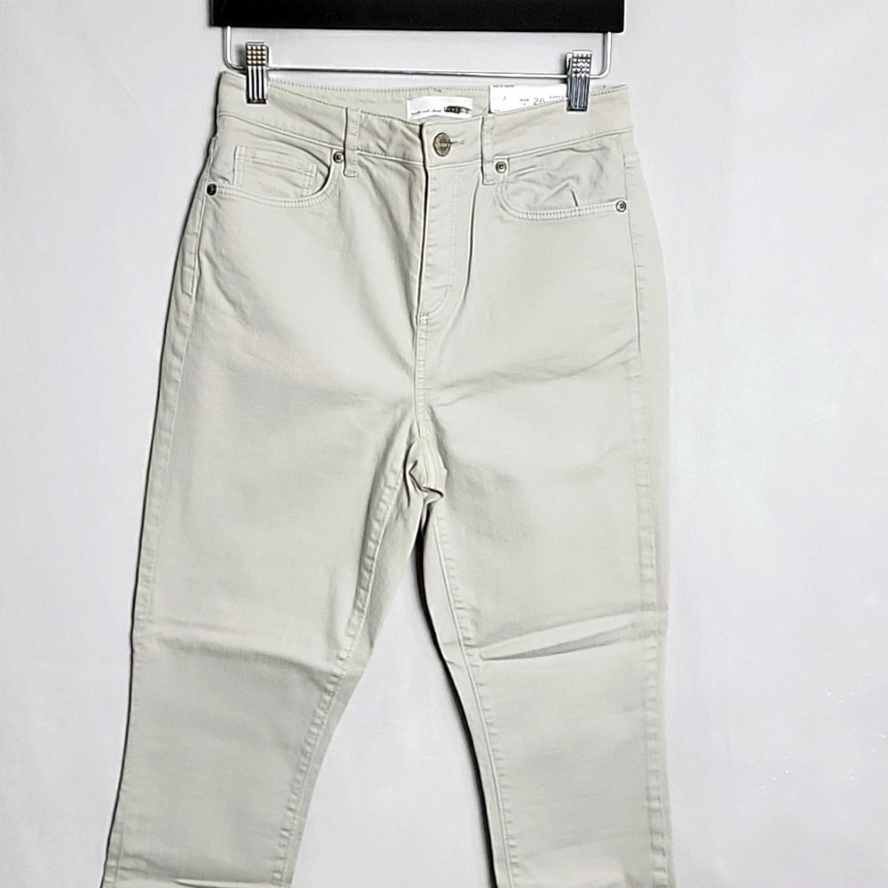 NEW.. LOFT.. gray cropped pants.. curvy, high waist skinny..